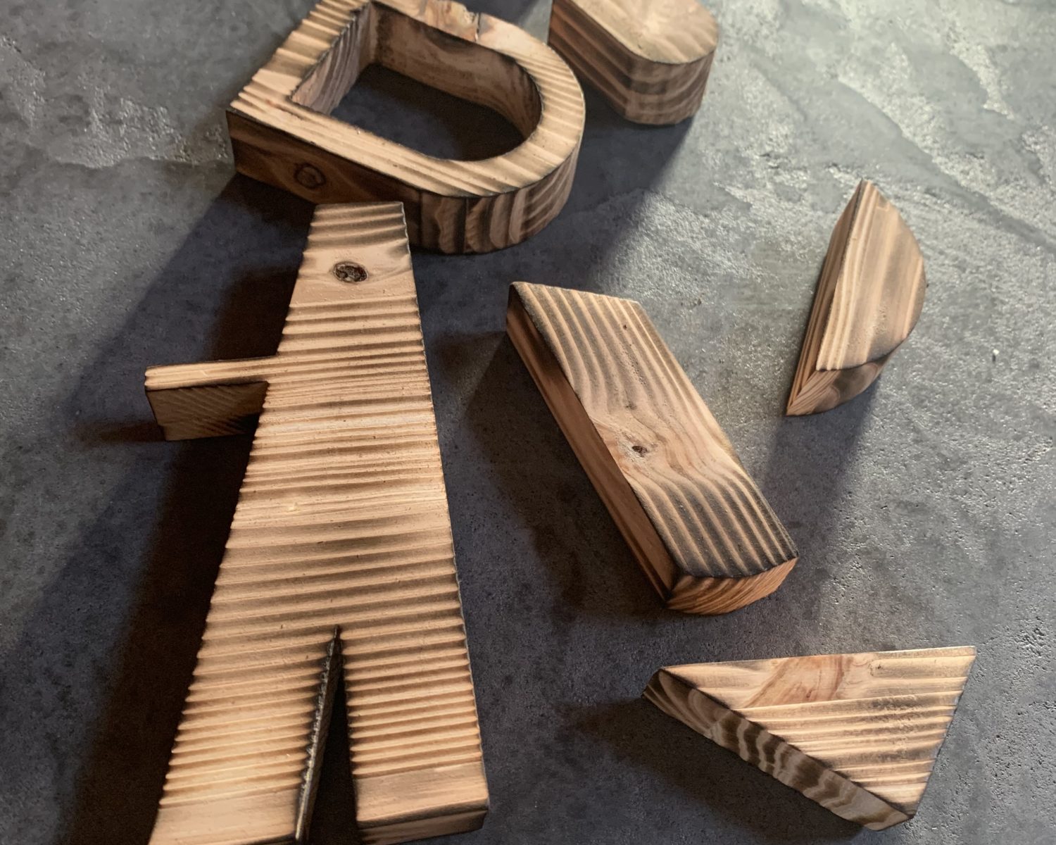 愛しすぎる、ロゴ。