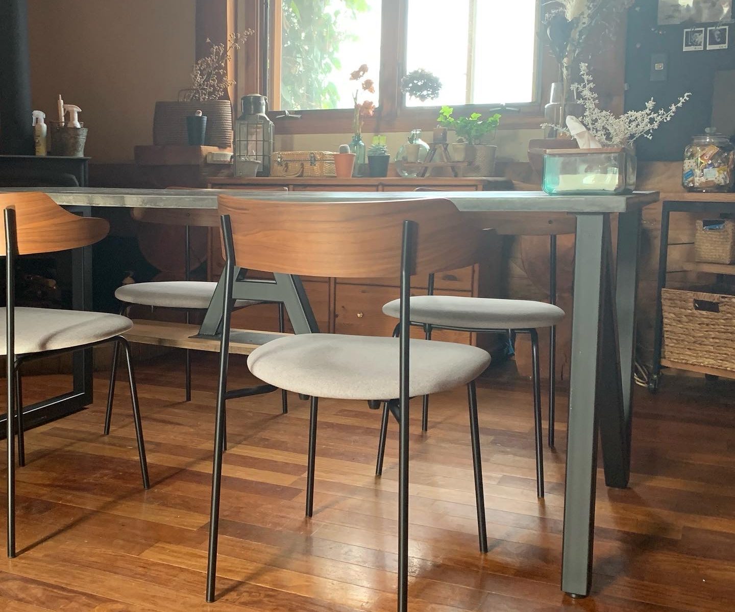 2ヶ月待ちのいす。